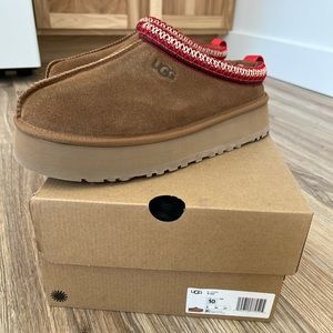 UGG TAZZ SLIPPERS SIZE. 10